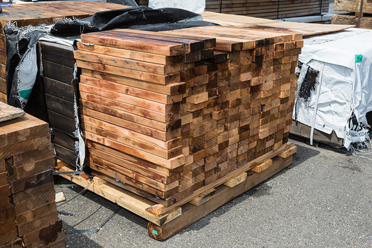 ウエスタンレッドシダー デッキ材 ノッティー チェーンソーカット 2×4(38×89)