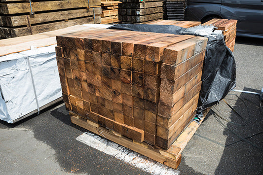 ウエスタンレッドシダー デッキ材 ノッティー チェーンソーカット 4×4(89×89)