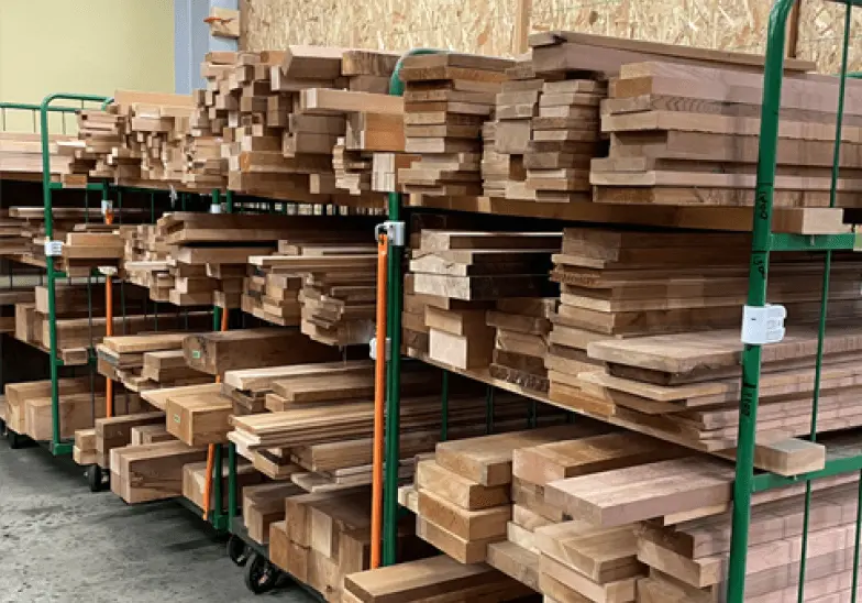 余り材、短い材の量り売り。1kg=100円